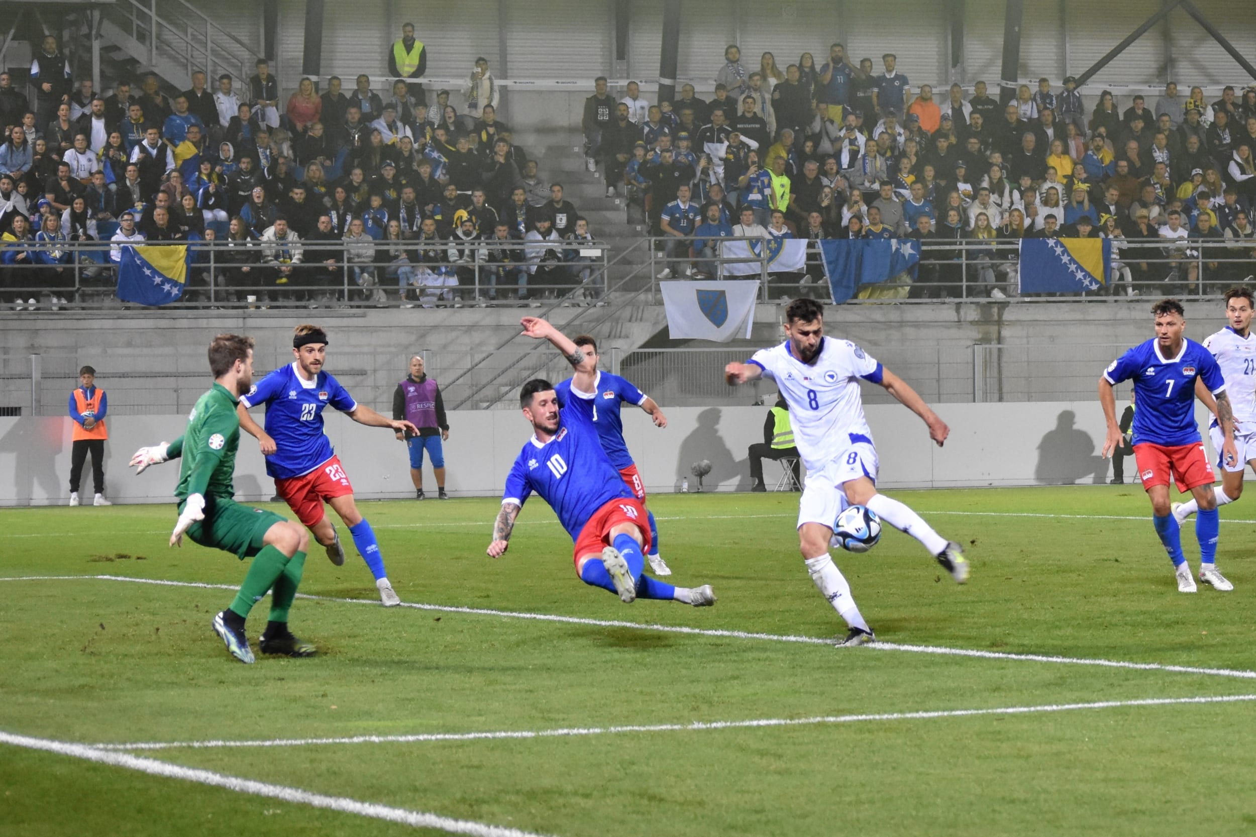 B&oacute;snia passa f&aacute;cil por Liechtenstein, que segue zerada nas eliminat&oacute;rias da Eurocopa