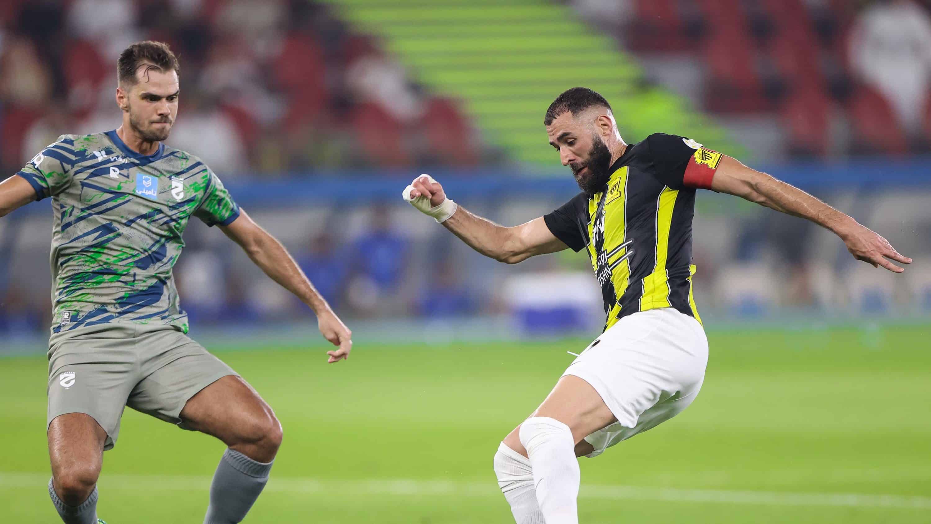 Benzema tentou, mas n&atilde;o conseguiu impedir o empate entre Al-Ittihad e o modesto Al-Hazem