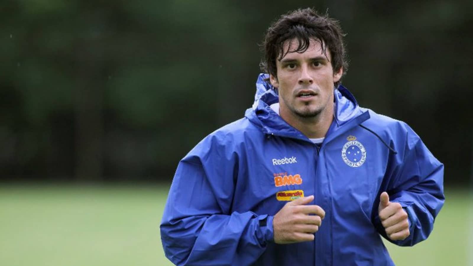 &Iacute;dolo e torcedor, Fabr&iacute;cio fala sobre sua paix&atilde;o pelo Cruzeiro, SAF e futuro do clube