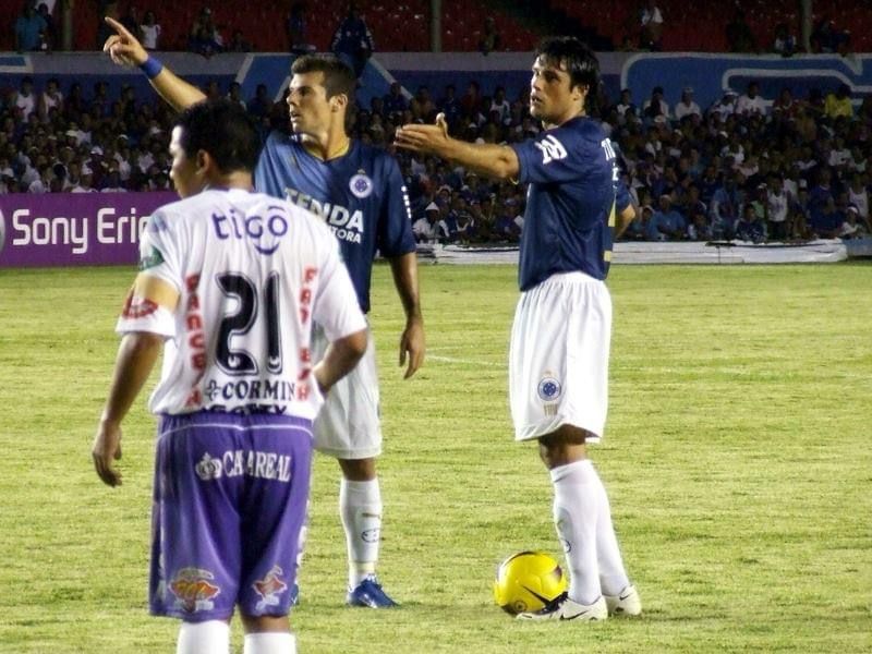 Fabr&iacute;cio e Wagner em partida do Cruzeiro na Copa Libertadores; volante nunca jogou uma Copa do Brasil pelo Cruzeiro por sempre estar na disputa da maior competi&ccedil;&atilde;o sul-americana
