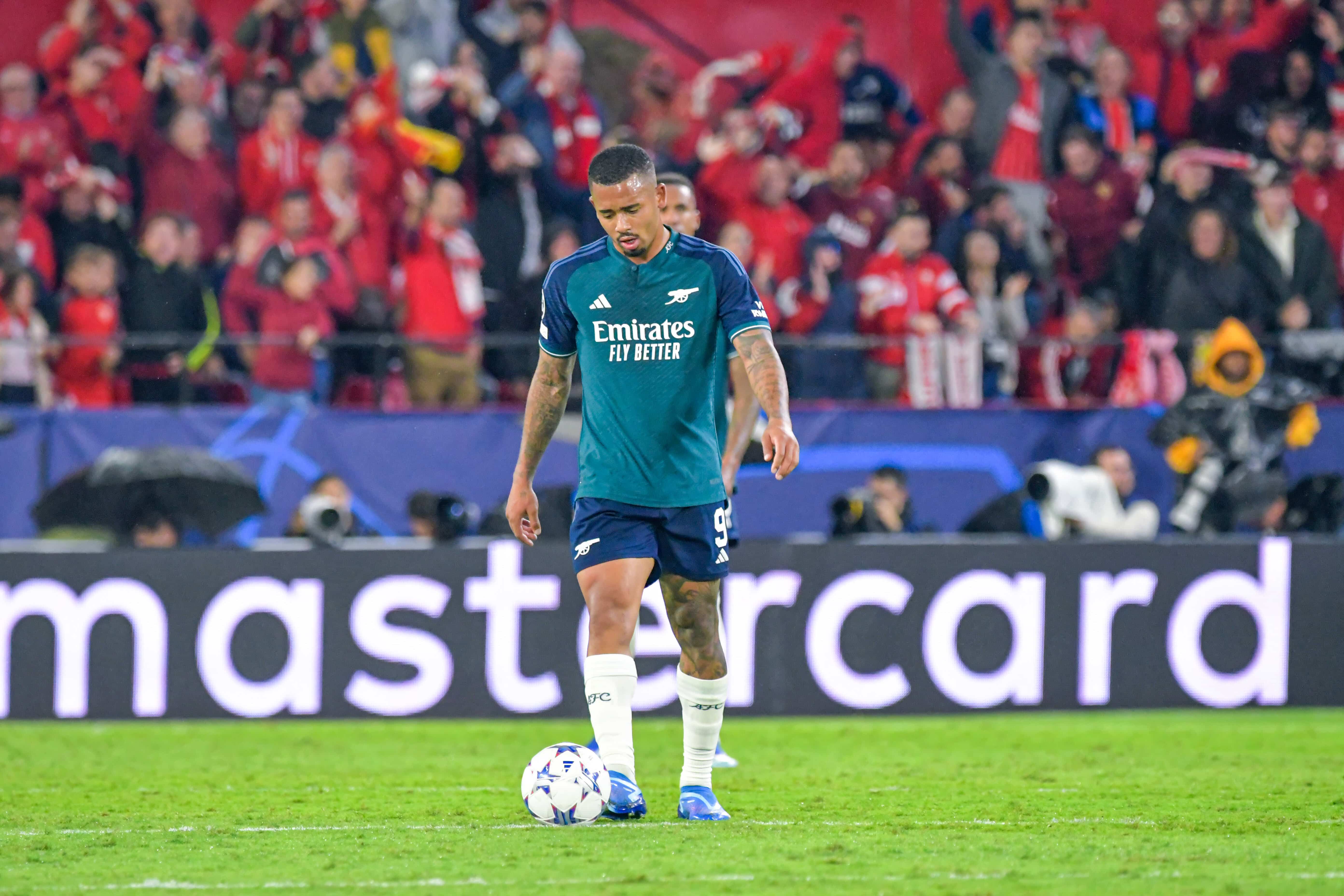 Mais uma vez em alta, mais uma vez lesionado: Gabriel Jesus desfalcar&aacute; o Arsenal &mdash; e pior, n&atilde;o &eacute; s&oacute; ele