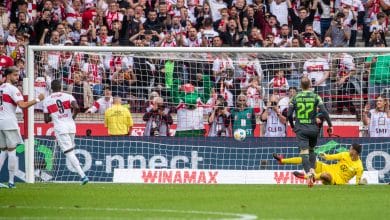 O imposs&iacute;vel Guirassy anotou um hat-trick e chegou a 13 gols em sete rodadas da Bundesliga