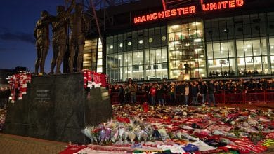 Manchester United x Manchester City: luto por Bobby Charlton esquenta rivalidade