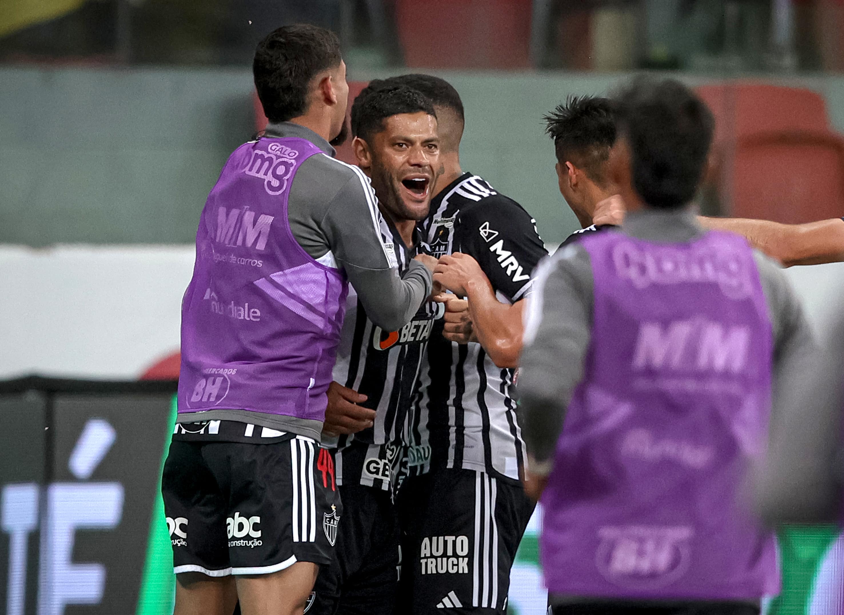 Sem brilho, mas com resultados, Atl&eacute;tico-MG encerra &lsquo;m&ecirc;s perfeito&rsquo; e sonha com G4