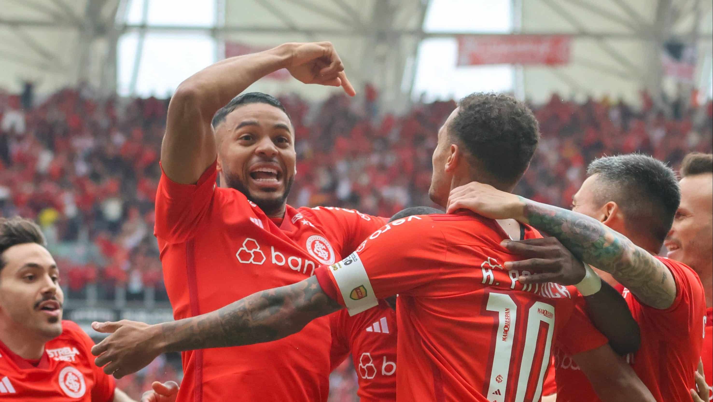 Internacional se reabilita de elimina&ccedil;&atilde;o e vence Gre-Nal de cinco gols no Beira-Rio