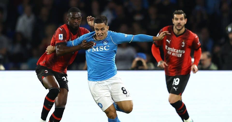 O Milan doutrinou de início, o Napoli renasceu das cinzas e ambos ofereceram um jogaço