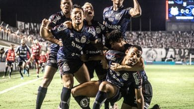 Santos faz seu papel, vence o Coritiba na Vila Belmiro e respira fora da Z-4 do Brasileir&atilde;o