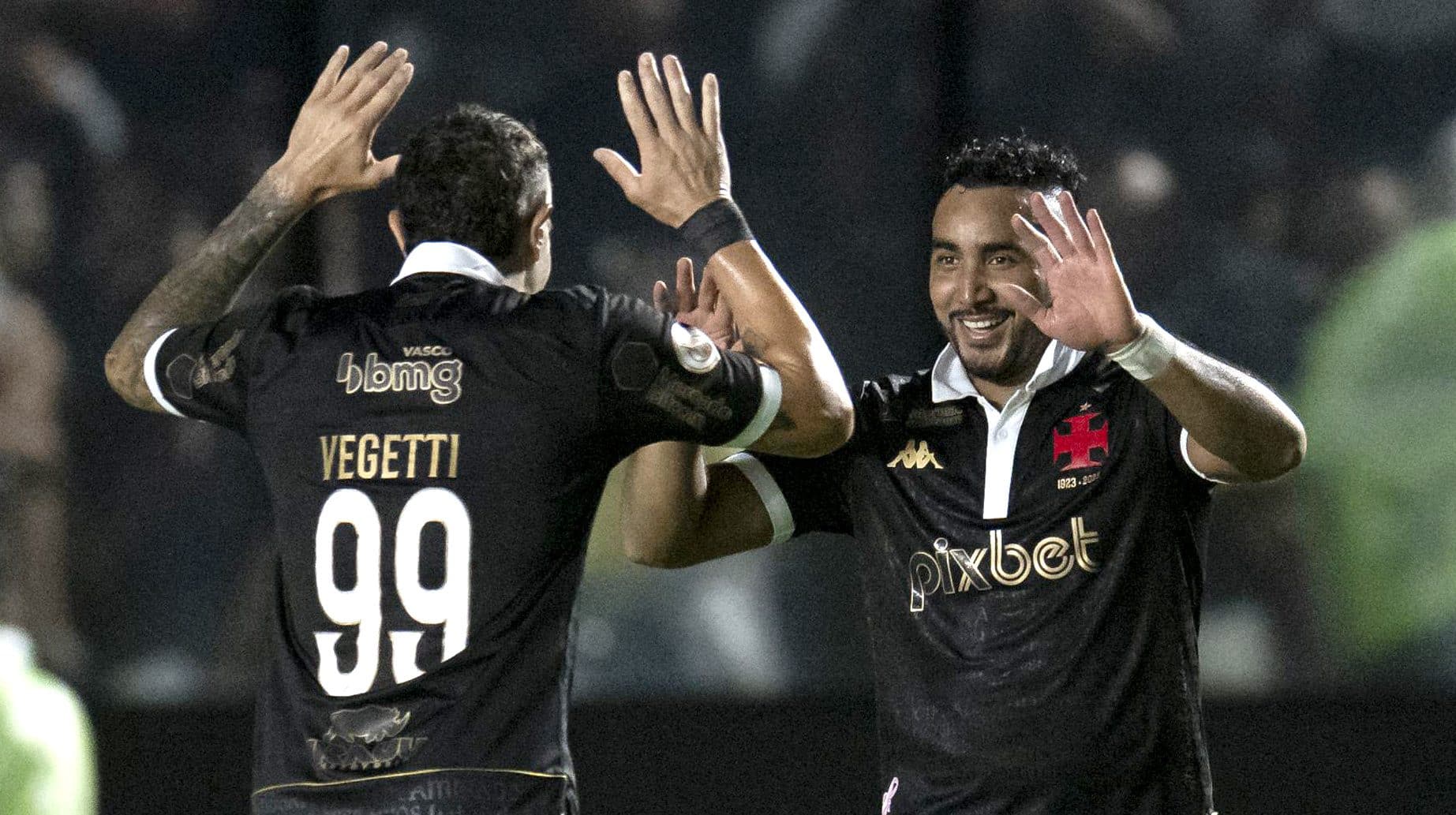 Payet, enfim, mostra a que veio e garante importante vit&oacute;ria do Vasco sobre o Fortaleza