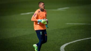 Titular de Diniz, Ederson diz &lsquo;trabalhar o c&eacute;rebro&rsquo; para manter alta concentra&ccedil;&atilde;o em campo