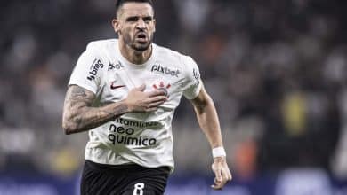 Tida como certa, renova&ccedil;&atilde;o de Renato Augusto vira inc&oacute;gnita com Mano Menezes no Corinthians