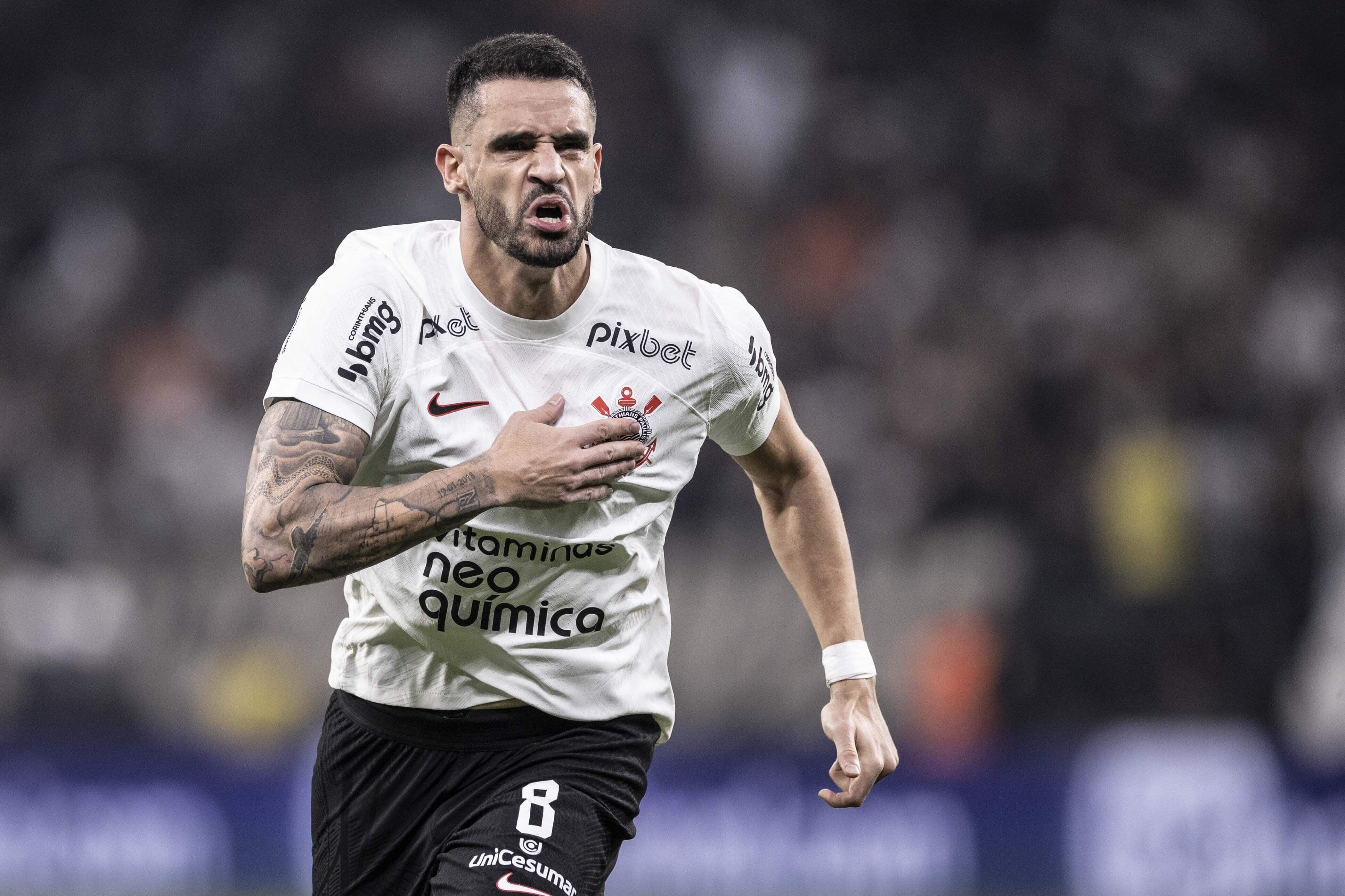 Tida como certa, renova&ccedil;&atilde;o de Renato Augusto vira inc&oacute;gnita com Mano Menezes no Corinthians