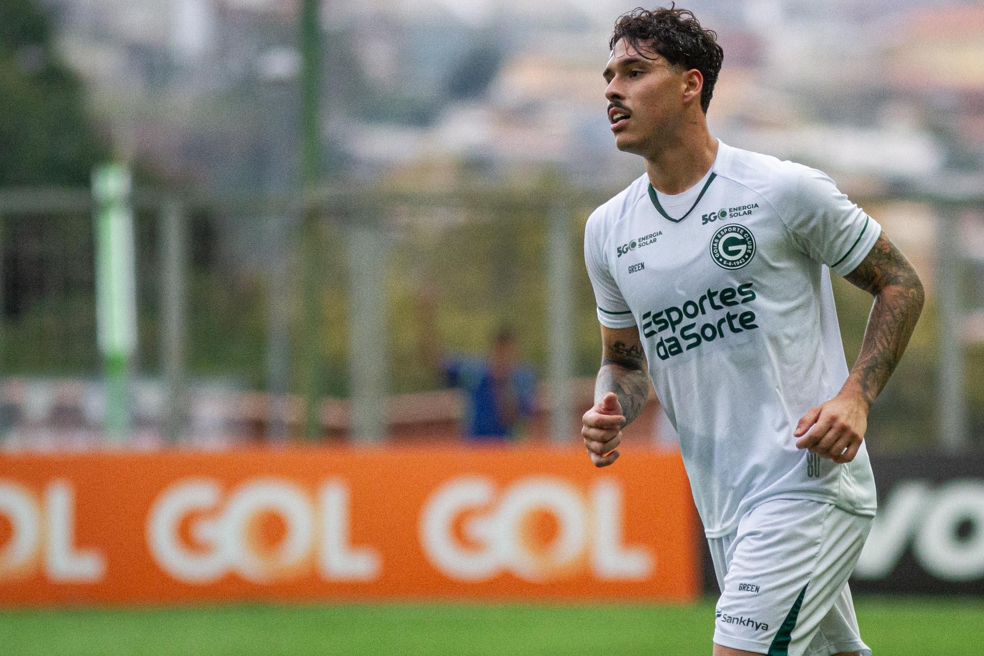 Lucas Halter, zagueiro do Goi&aacute;s - Foto: IconSport