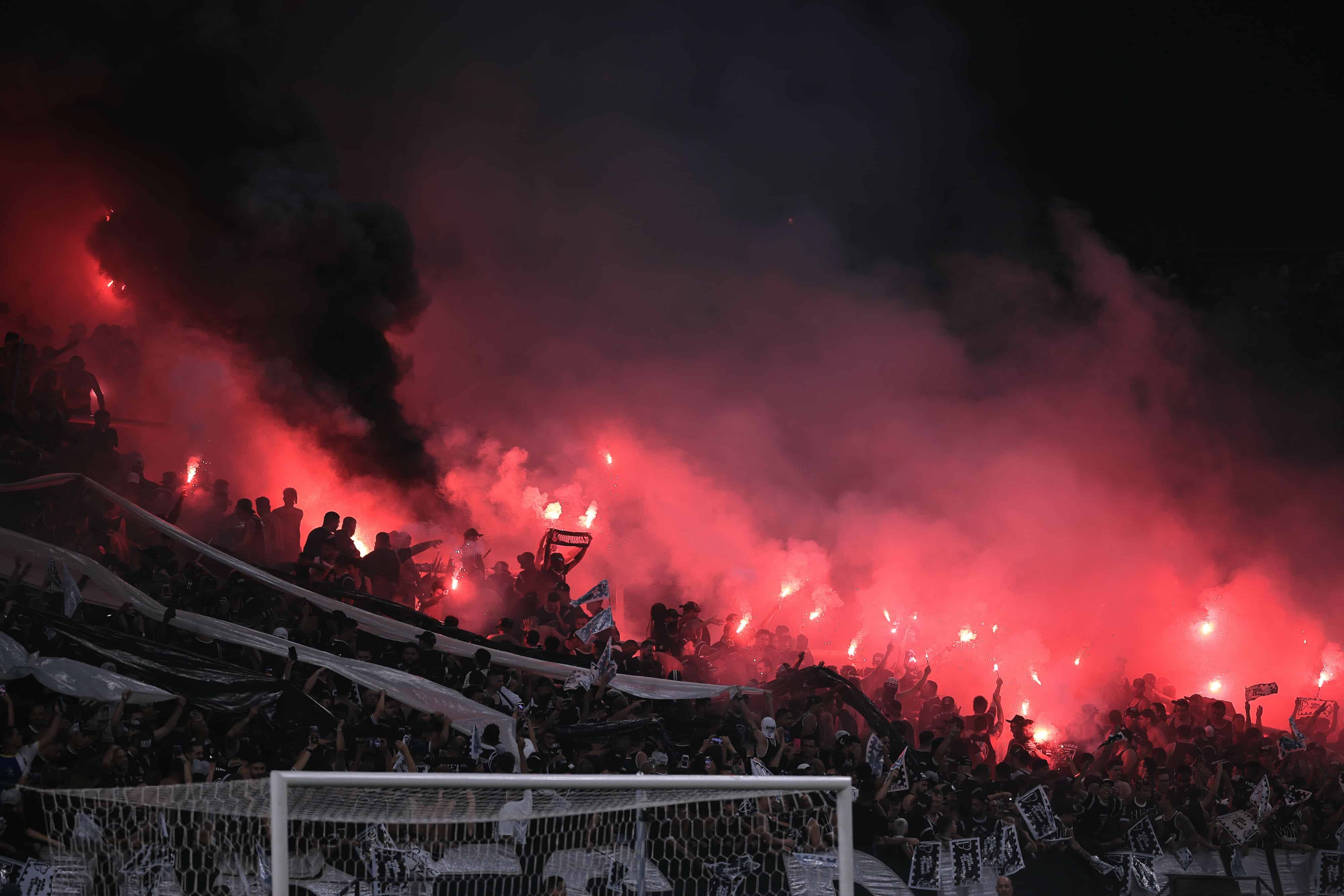 Corinthians: Protestos da torcida mostram maior insatisfa&ccedil;&atilde;o com a diretoria do que com o elenco