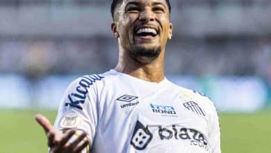 Marcos Leonardo encosta em Tiquinho Soares e comanda &lsquo;Opera&ccedil;&atilde;o Salva Santos&rsquo;
