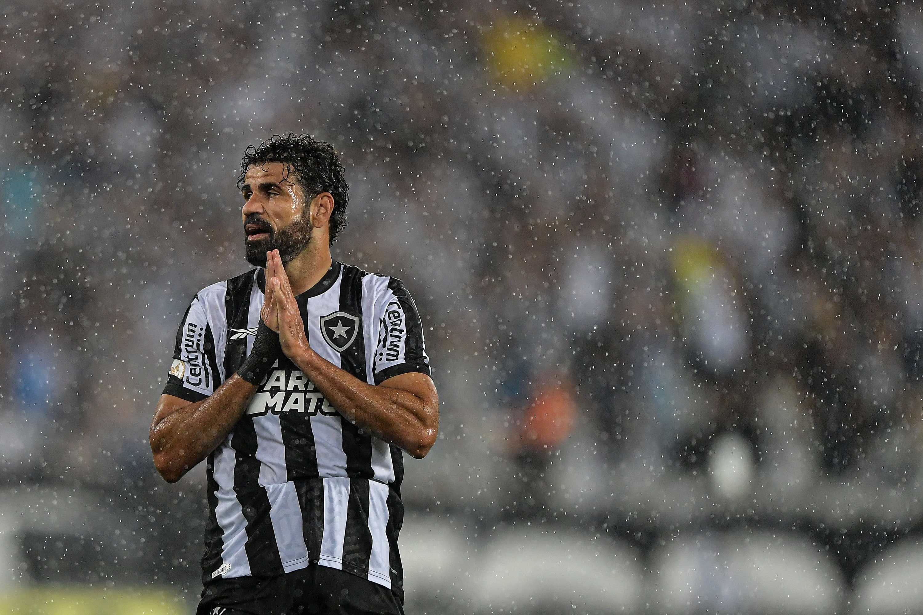 Botafogo s&oacute; empata com o Goi&aacute;s e Bruno Lage faz por merecer vaias da torcida