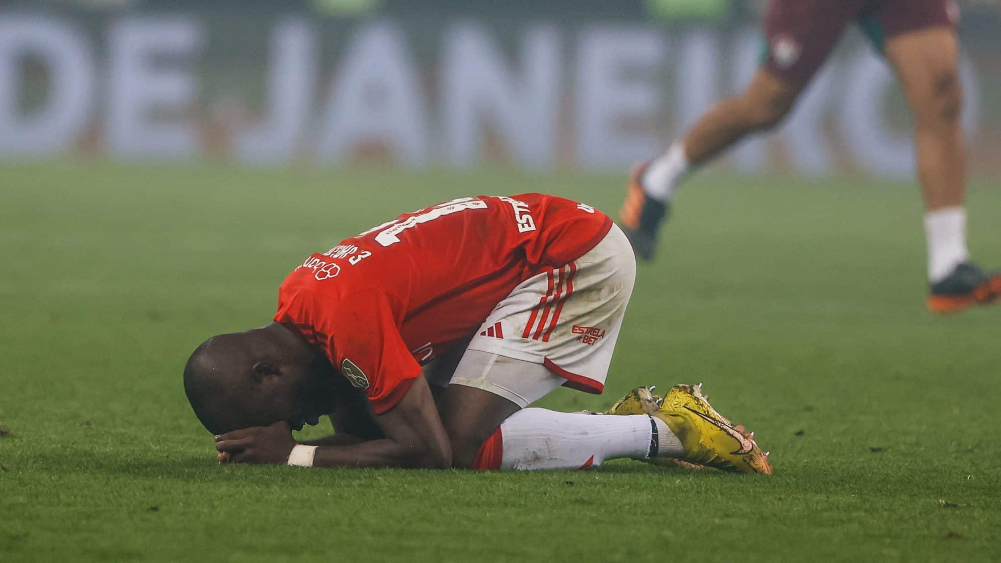 Her&oacute;i nas fases anteriores, Enner Valencia vira vil&atilde;o em elimina&ccedil;&atilde;o do Internacional