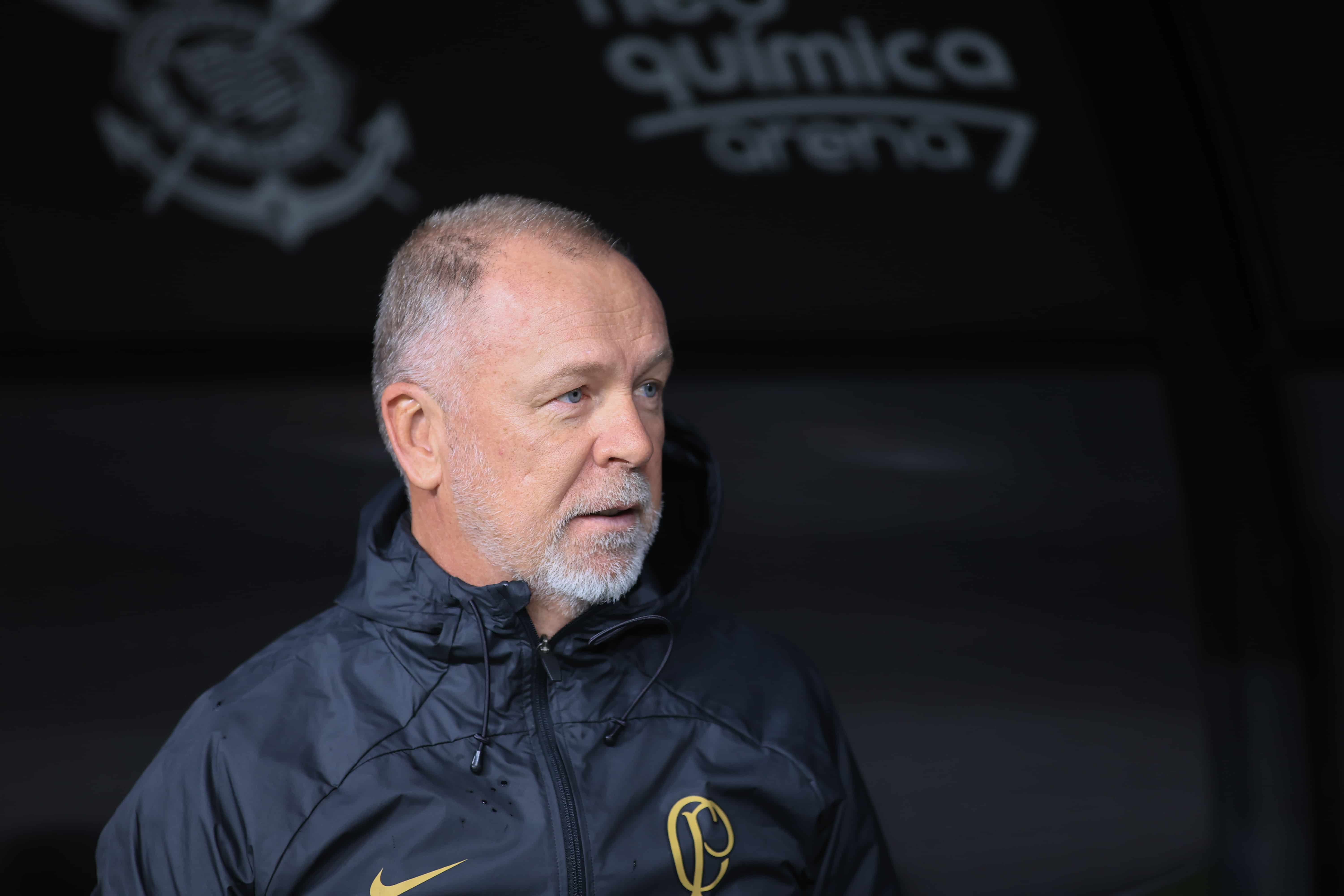 Apesar do empate, Mano Menezes valoriza comportamento do Corinthians em campo