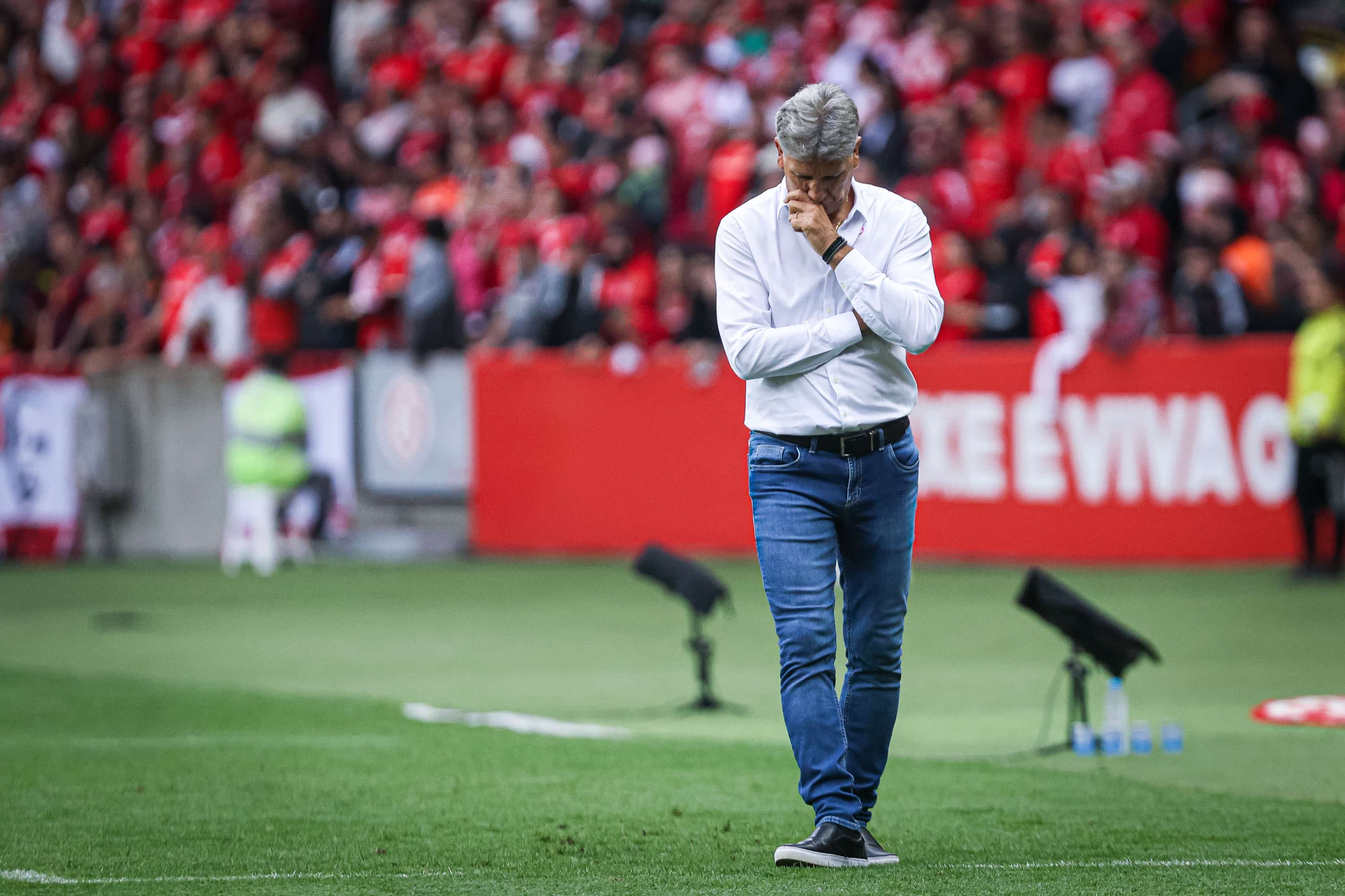 Renato n&atilde;o fala ap&oacute;s derrota no Gre-Nal, e presidente do Gr&ecirc;mio demonstra insatisfa&ccedil;&atilde;o