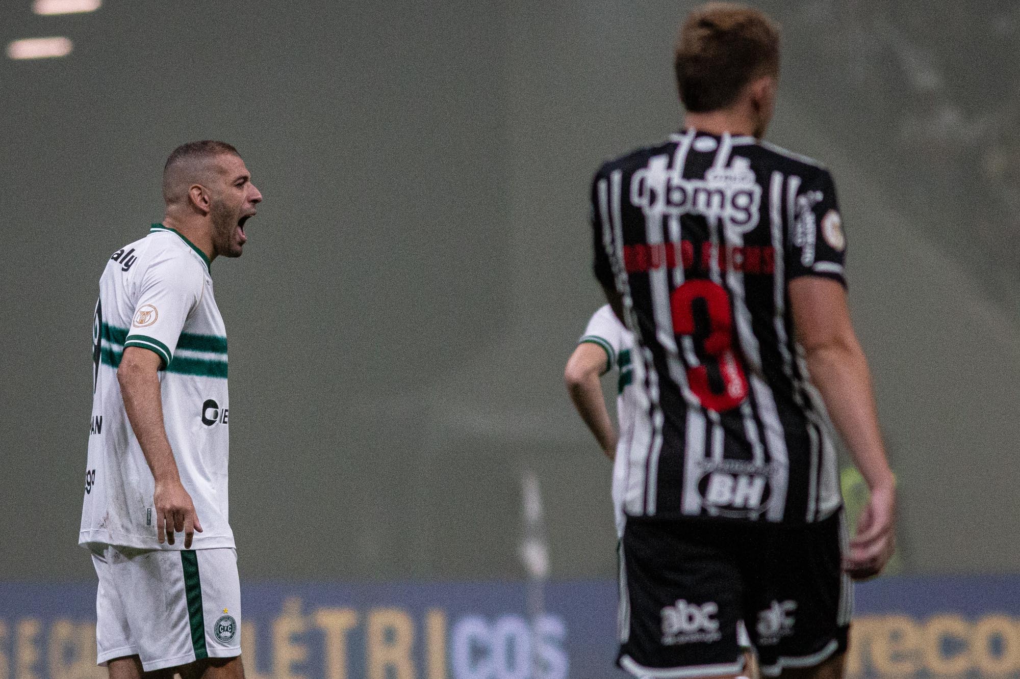 Coritiba surpreende e imp&otilde;e primeira derrota do Atl&eacute;tico-MG na Arena MRV