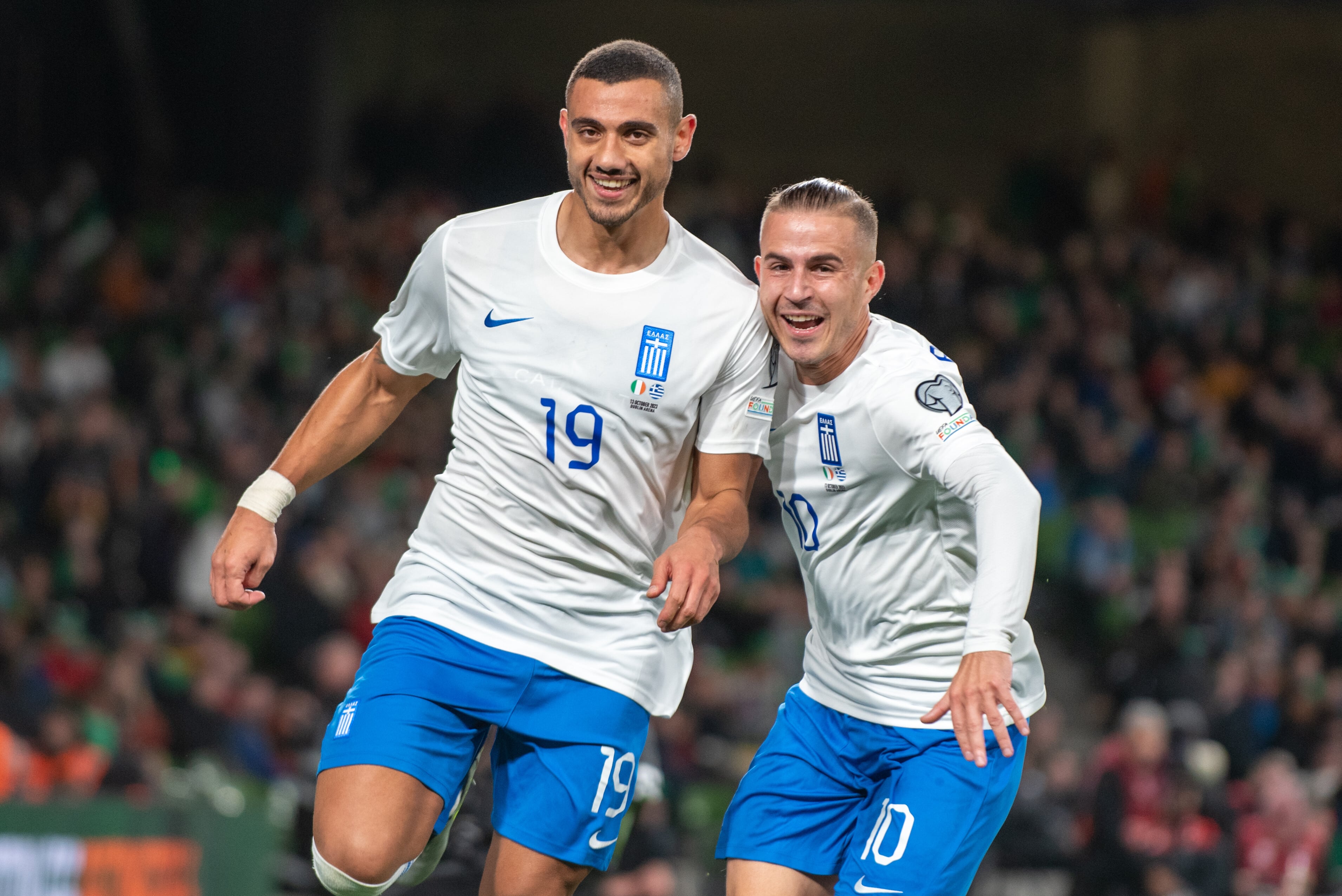 Diante da Irlanda, Gr&eacute;cia &eacute; mais eficiente e mant&eacute;m vivo o sonho da vaga direta na Eurocopa