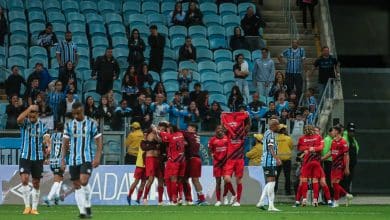 Com gol de ex-Internacional no apagar das luzes, Gr&ecirc;mio perde em casa para o Athletico-PR