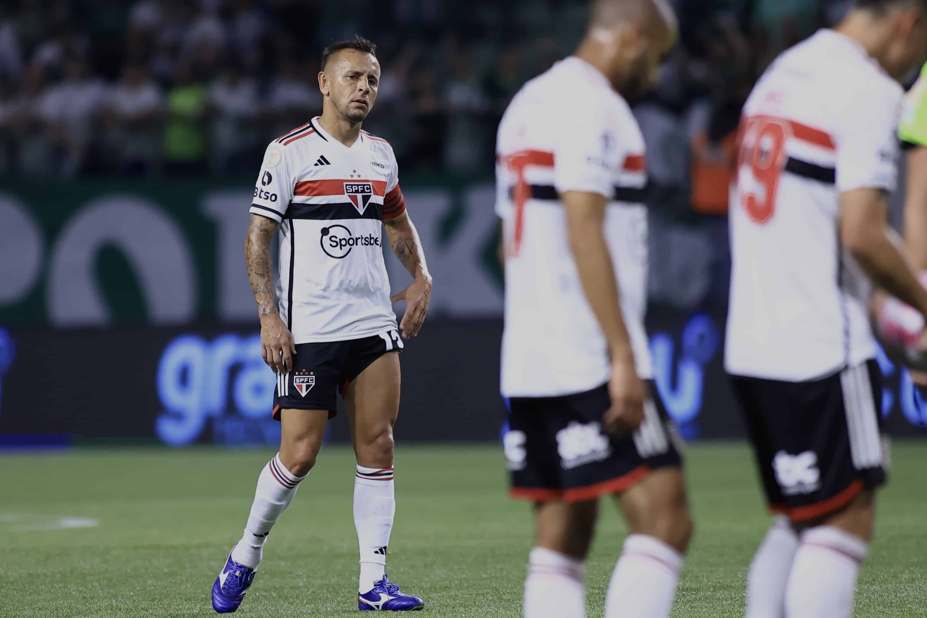 S&atilde;o Paulo sofre pior derrota desde 6 a 1 para o Corinthians e deixa marca profunda no ano do t&iacute;tulo