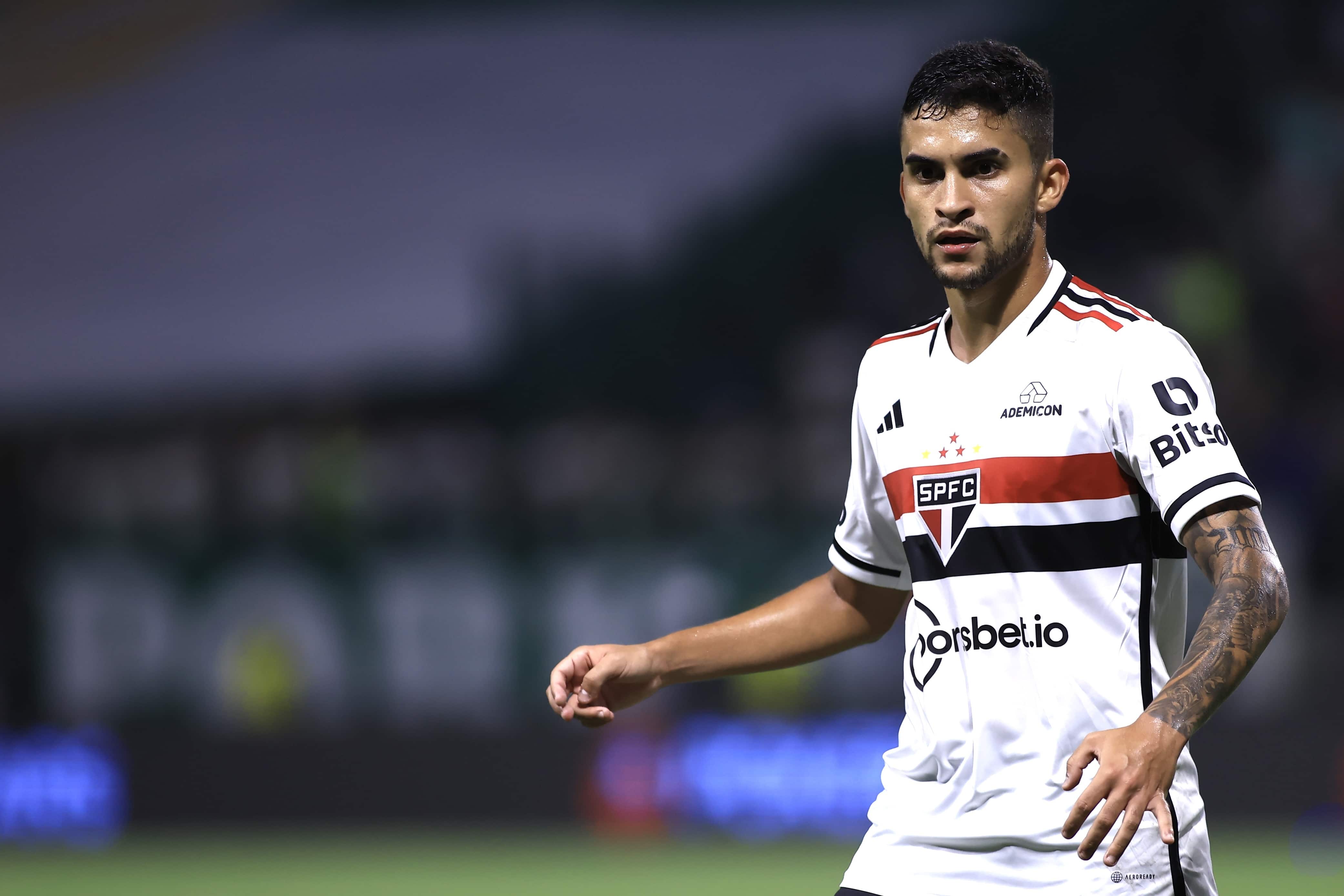 Entenda por que Dorival deixou Rodrigo Nestor no banco contra o Palmeiras