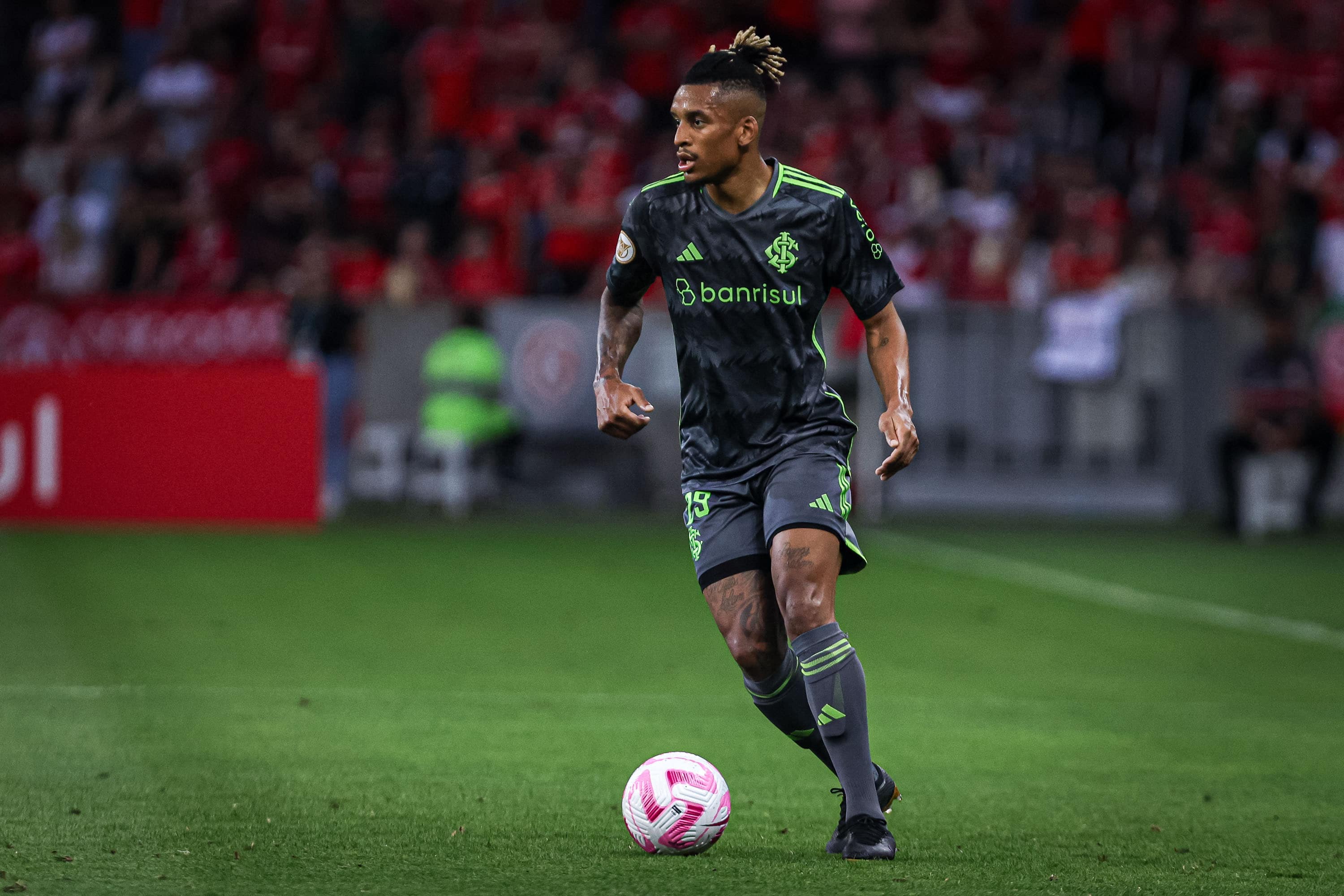 Vive um drama o Internacional: sem Ren&ecirc; e com Dalbert desastroso, o que fazer na lateral-esquerda?