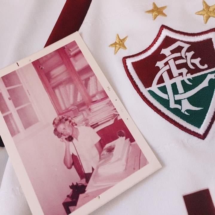 L&uacute;cia Maria n&atilde;o abandonou o Fluminense mesmo com apenas metade do pulm&atilde;o, e agora, ser&aacute; representada pela neta na final da Libertadores em 2023 - Foto: Acervo Pessoal