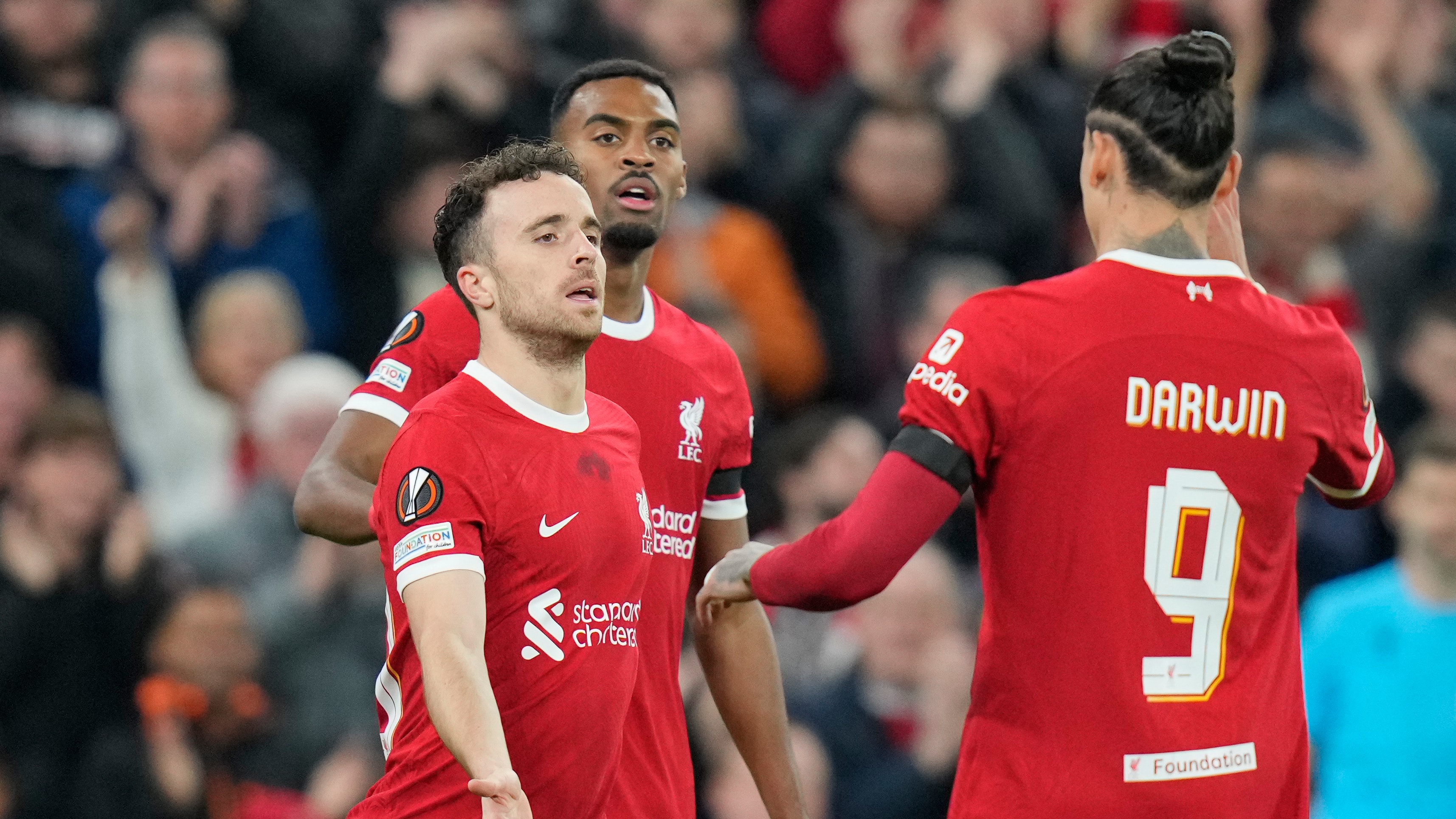 Desta vez sem nenhum problema, Liverpool goleia e mant&eacute;m 100% na Liga Europa