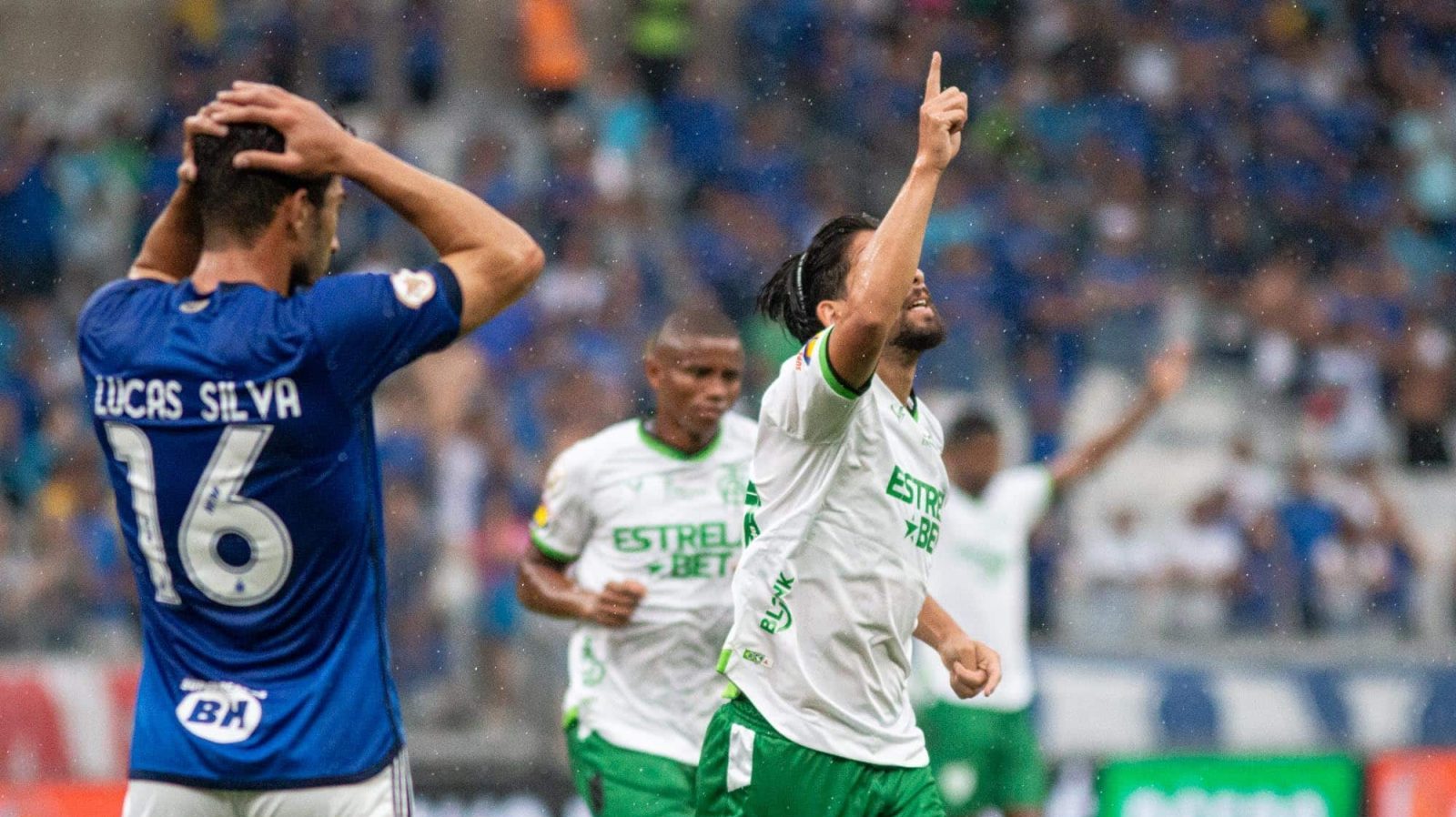 Trope&ccedil;o contra o Am&eacute;rica-MG e sequ&ecirc;ncia dif&iacute;cil colocam Cruzeiro de frente ao precip&iacute;cio