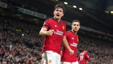 Bode expiat&oacute;rio no Manchester United, Maguire se adapta ao estilo de Ten Hag e ganha elogios