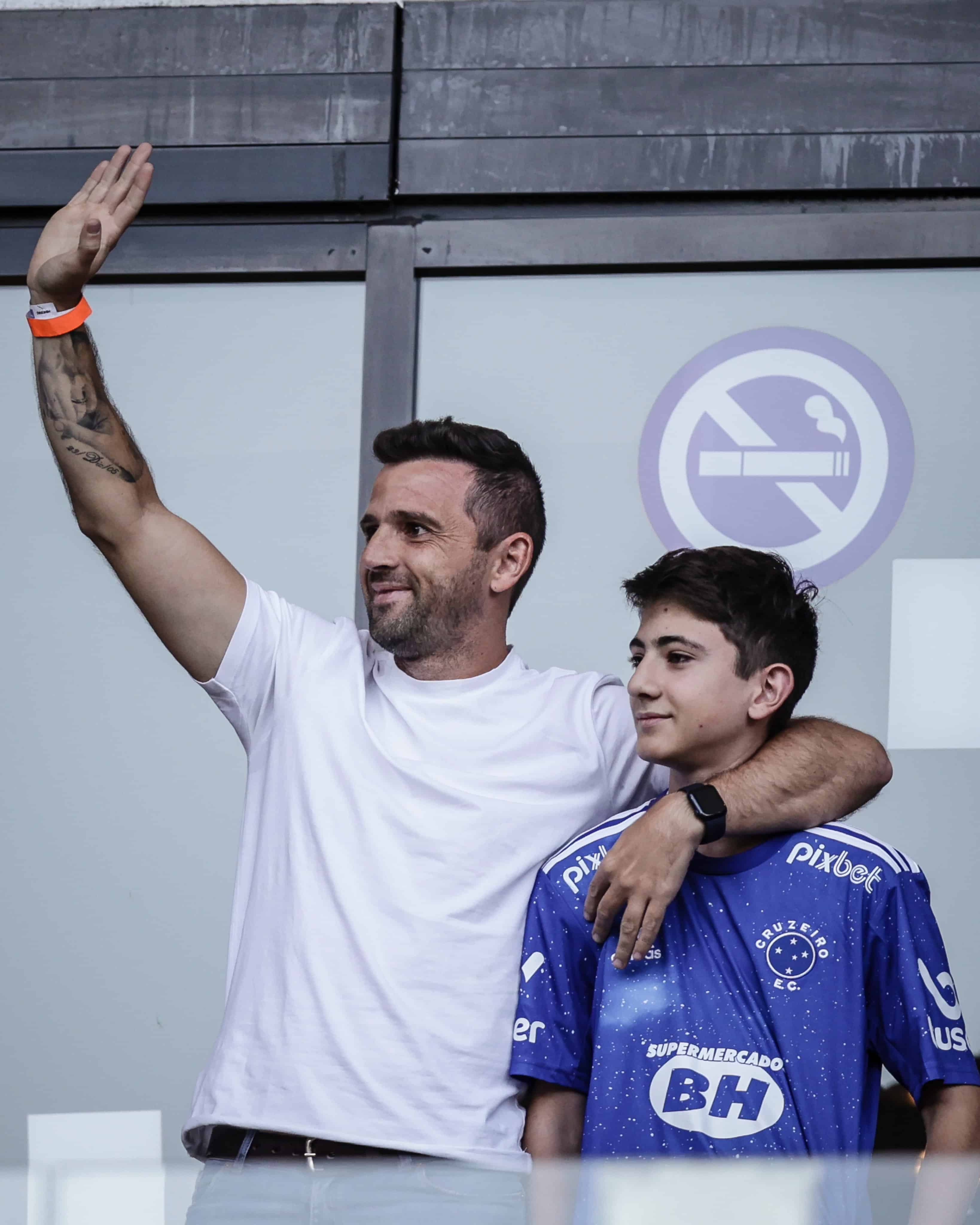 Montillo em retorno a Belo Horizonte, durante a campanha do Cruzeiro na S&eacute;rie B de 2022