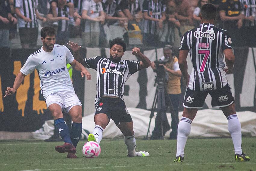 O Atl&eacute;tico-MG coloriu os n&uacute;meros de rosa em alus&atilde;o ao Outubro Rosa mas, para Anna Miranda, discurso n&atilde;o refletiu a pr&aacute;tica