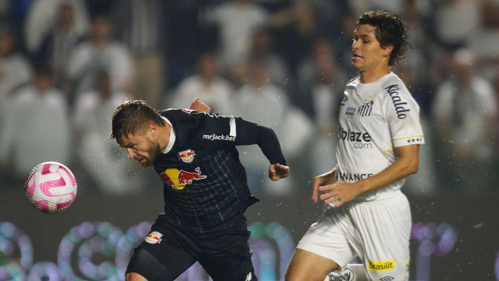 RB Bragantino mostra futebol envolvente e derrota o Santos em Vila Belmiro lotada