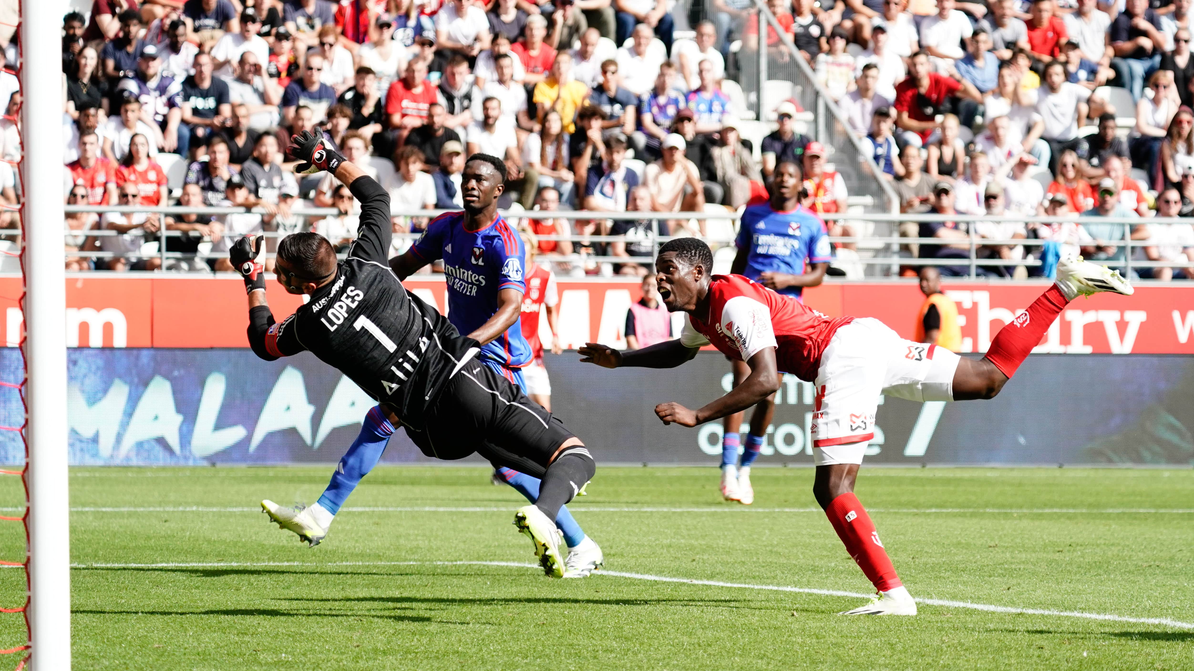 A crise continua: Reims vence e afunda o Lyon para a lanterna na Ligue 1