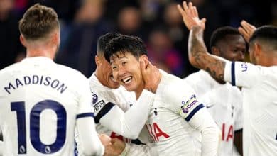 Tottenham surfa na boa fase e garante mais uma rodada na lideran&ccedil;a