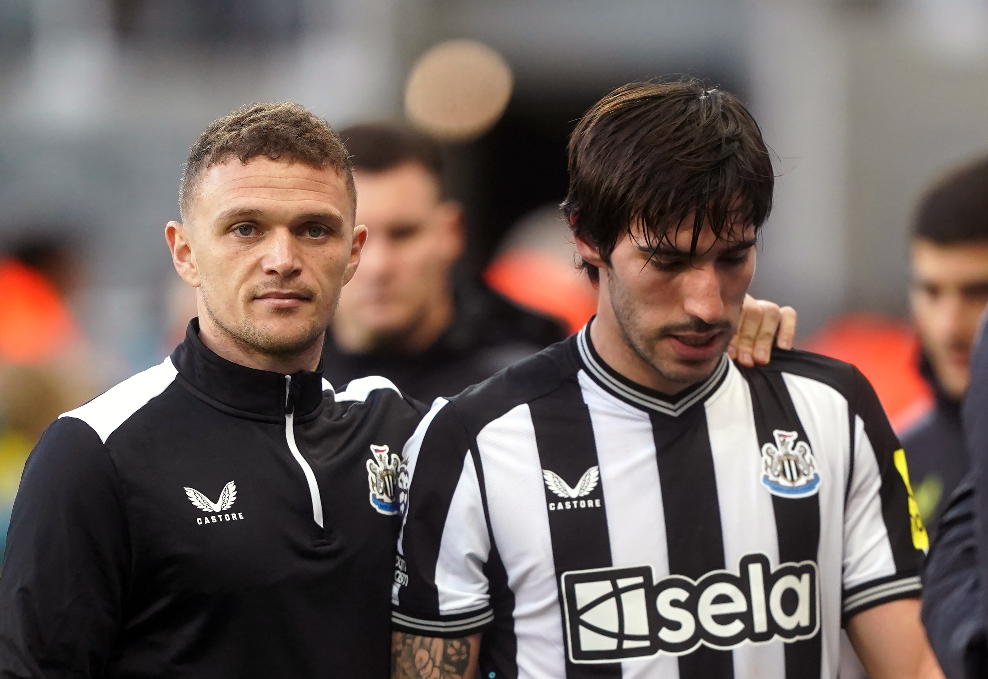 Newcastle vai aproveitar Tonali ao m&aacute;ximo enquanto pode: suspenso, mas n&atilde;o oficialmente, ele joga s&aacute;bado