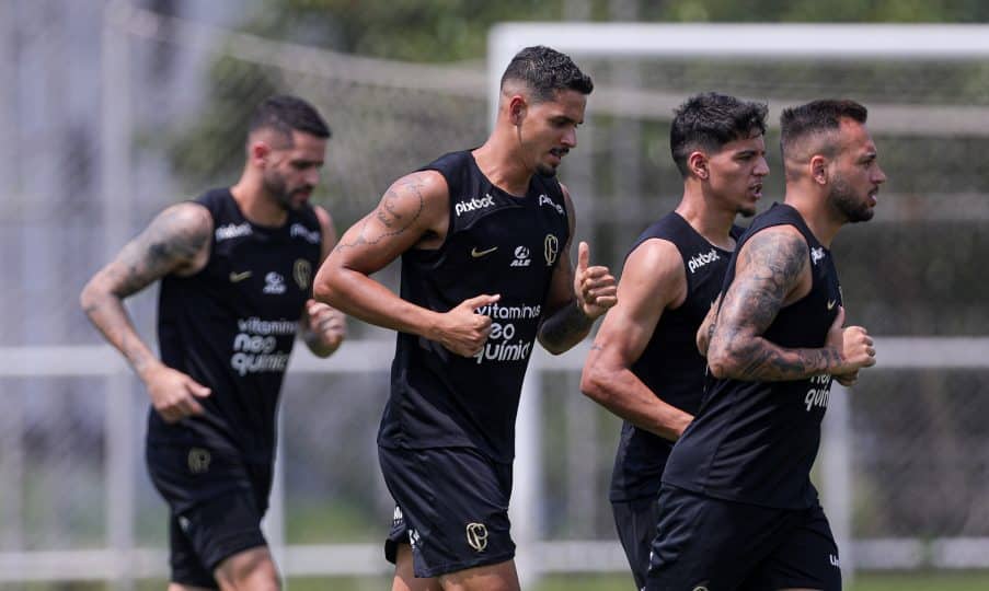 Corinthians: Necessidade de improviso na defesa evidencia problema no elenco