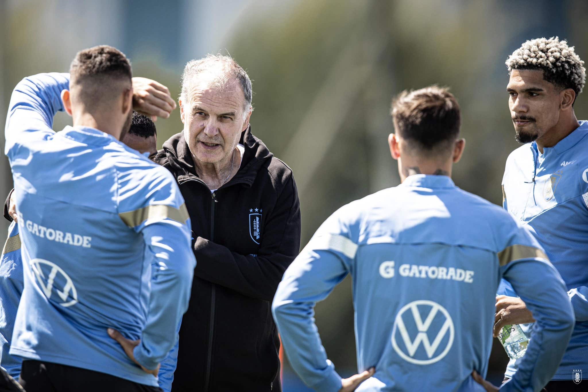 Bielsa j&aacute; faz das suas loucuras para reinventar o Uruguai rumo &agrave; Copa de 2026