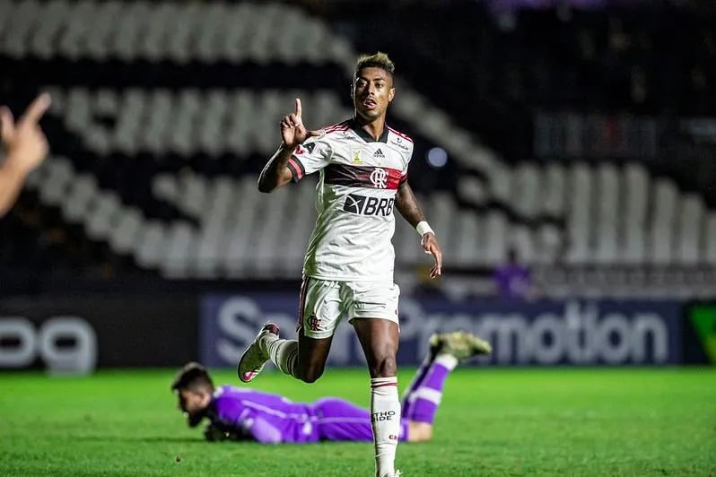 Perto de renovar, Bruno Henrique reencontra o Vasco, segunda maior v&iacute;tima pelo Flamengo