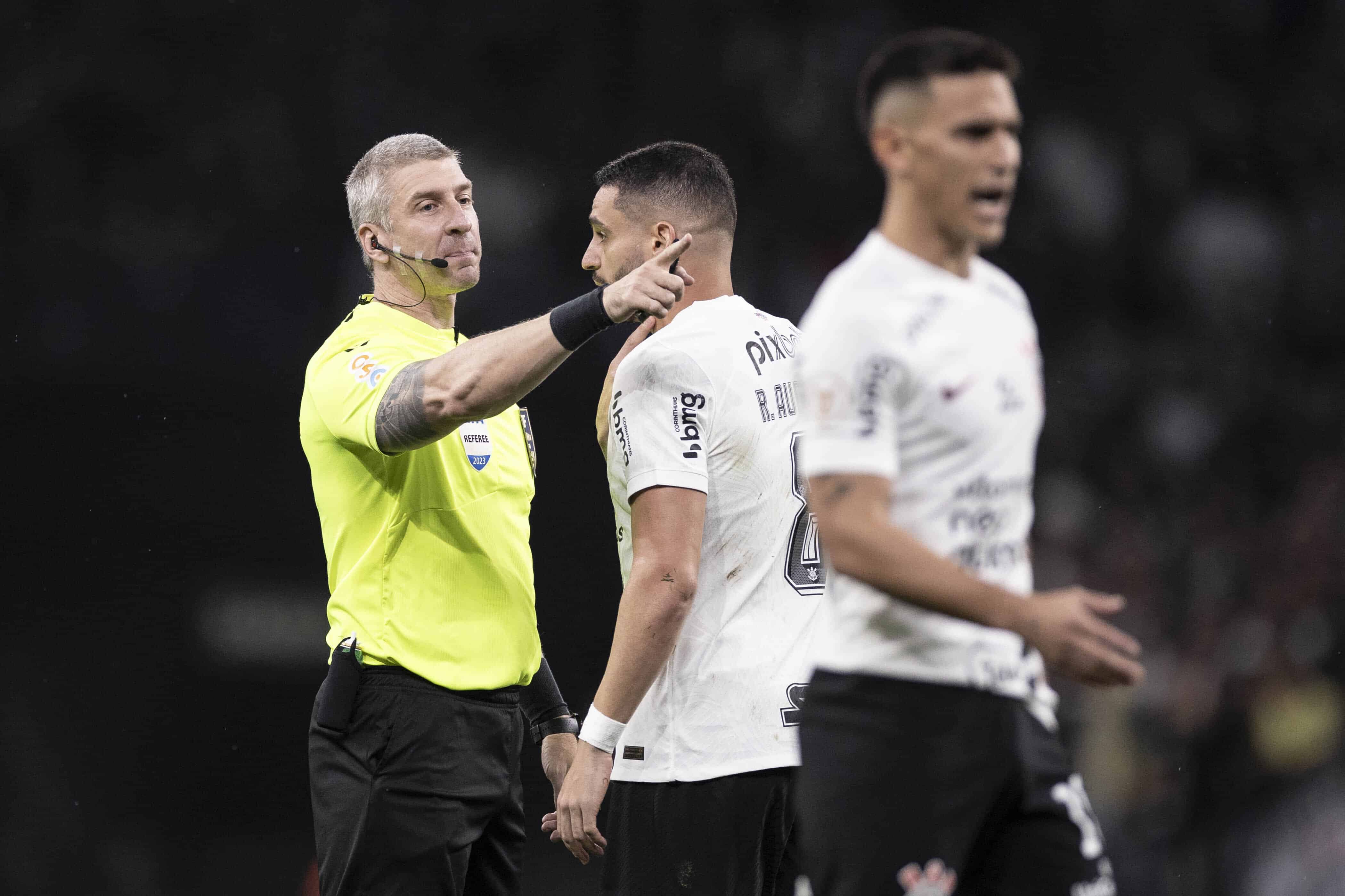 CBF divulga &aacute;udio do VAR de Corinthians x Santos; veja por que Daronco&nbsp;foi&nbsp;chamado