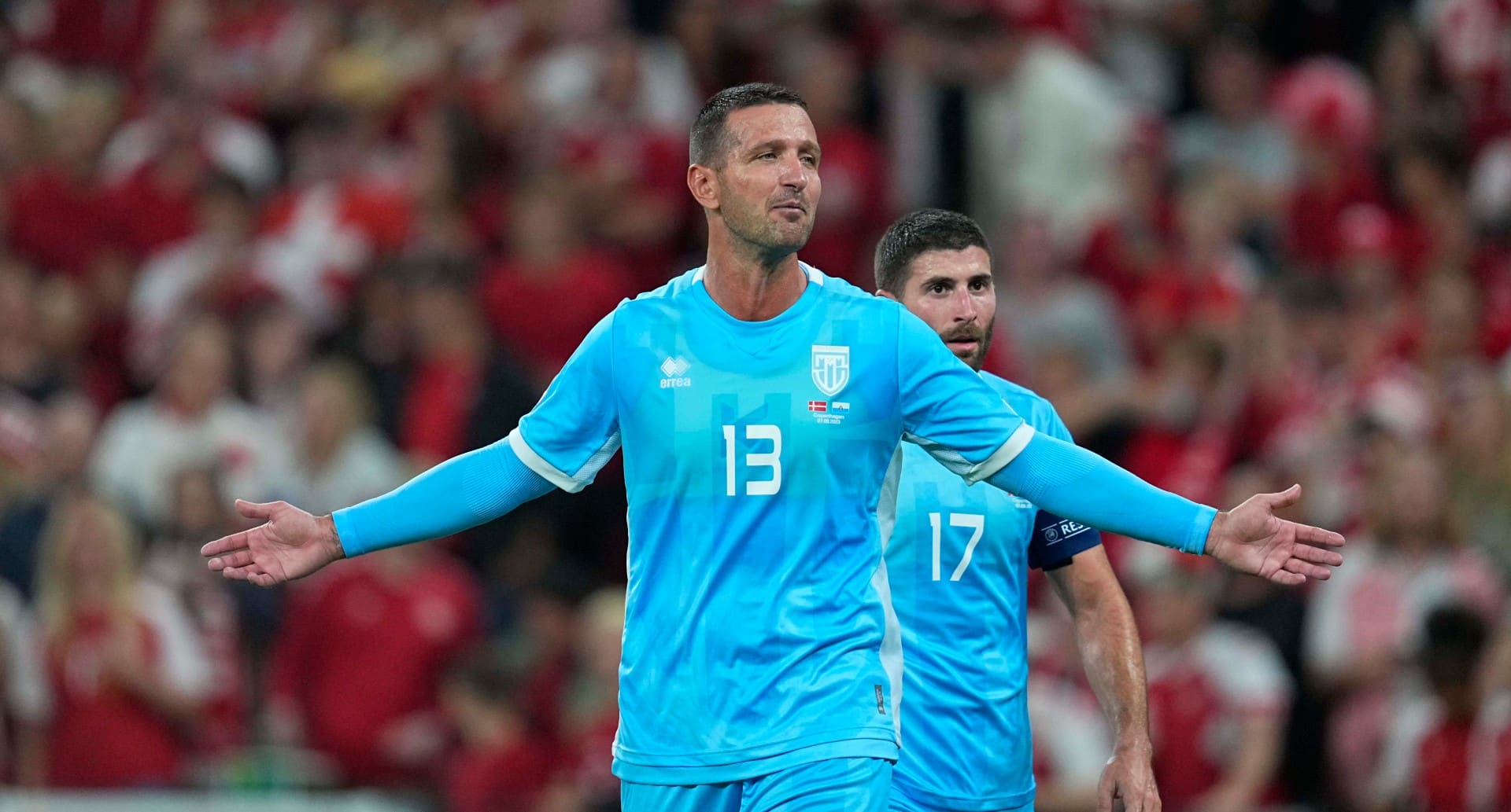 A incr&iacute;vel hist&oacute;ria do zagueiro que estreou pelo futebol de sele&ccedil;&otilde;es aos 40 anos