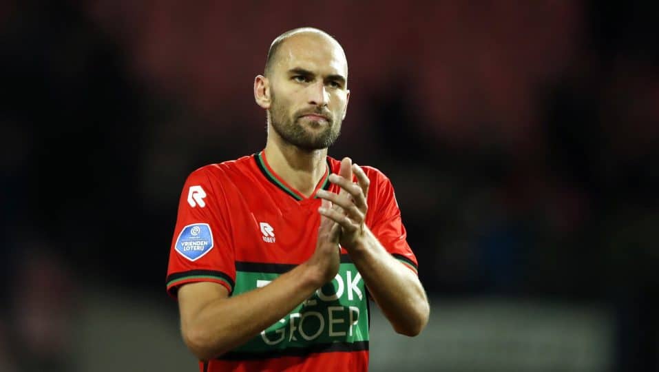 Boa notícia: após sofrer desmaio em campo, Bas Dost se recupera bem no hospital