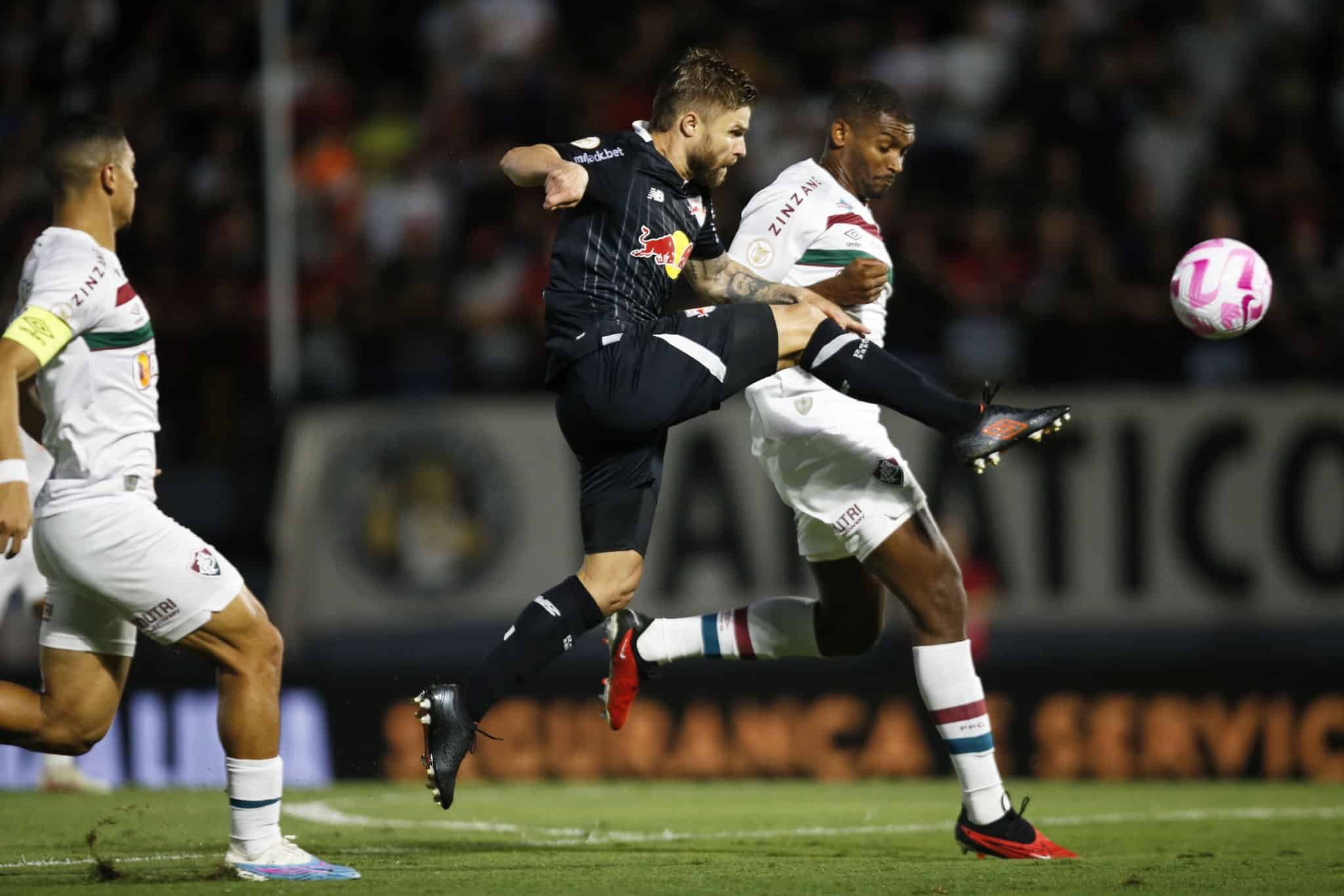 Bragantino aproveita Fluminense em &lsquo;modo Libertadores&rsquo; e segue na persegui&ccedil;&atilde;o ao Botafogo