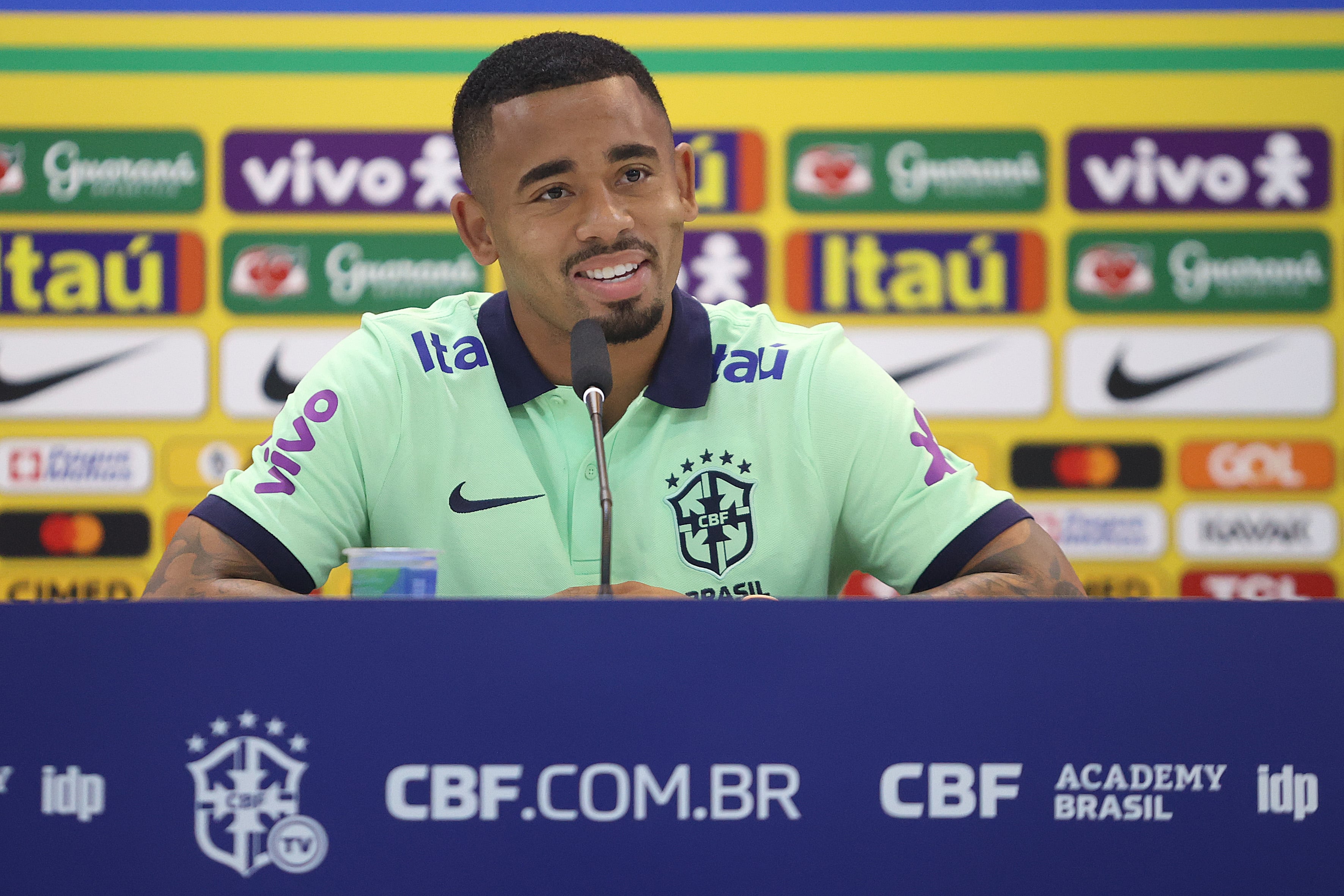 Arana celebra retorno &agrave; Sele&ccedil;&atilde;o e Gabriel Jesus revela pedido &lsquo;especial&rsquo; de Fernando Diniz