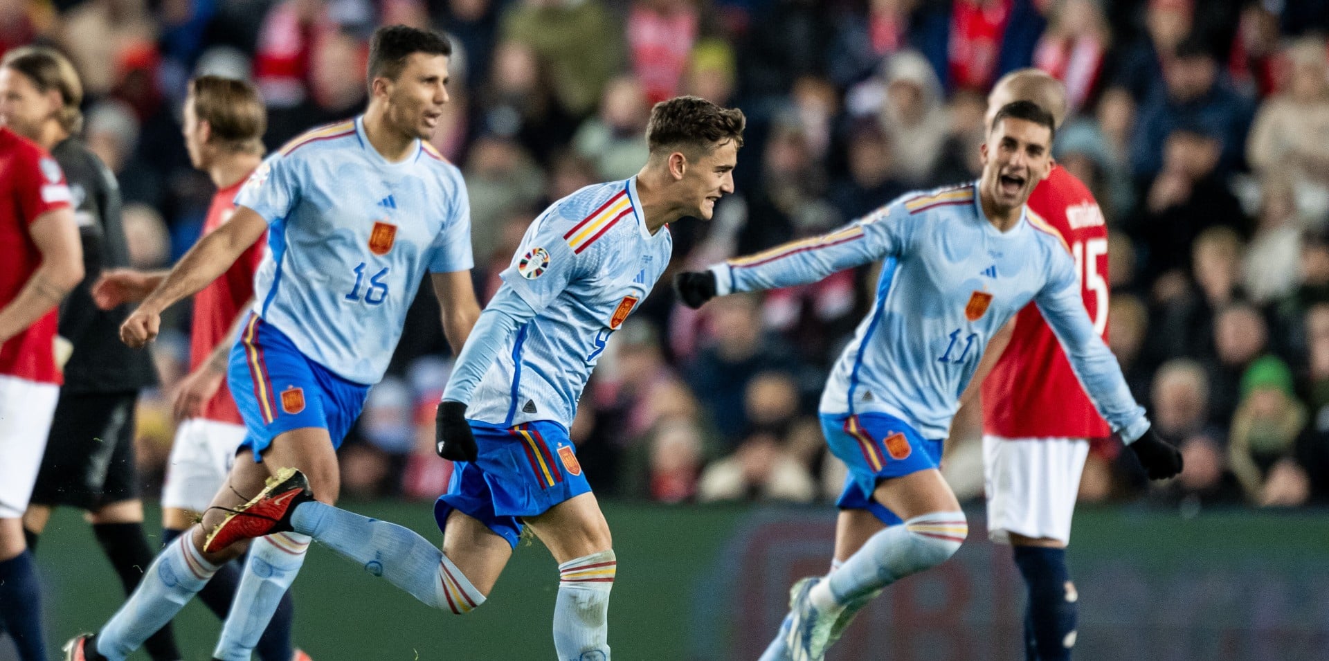 A Espanha controlou a Noruega em Oslo, se garantiu na Euro e ainda despachou os oponentes