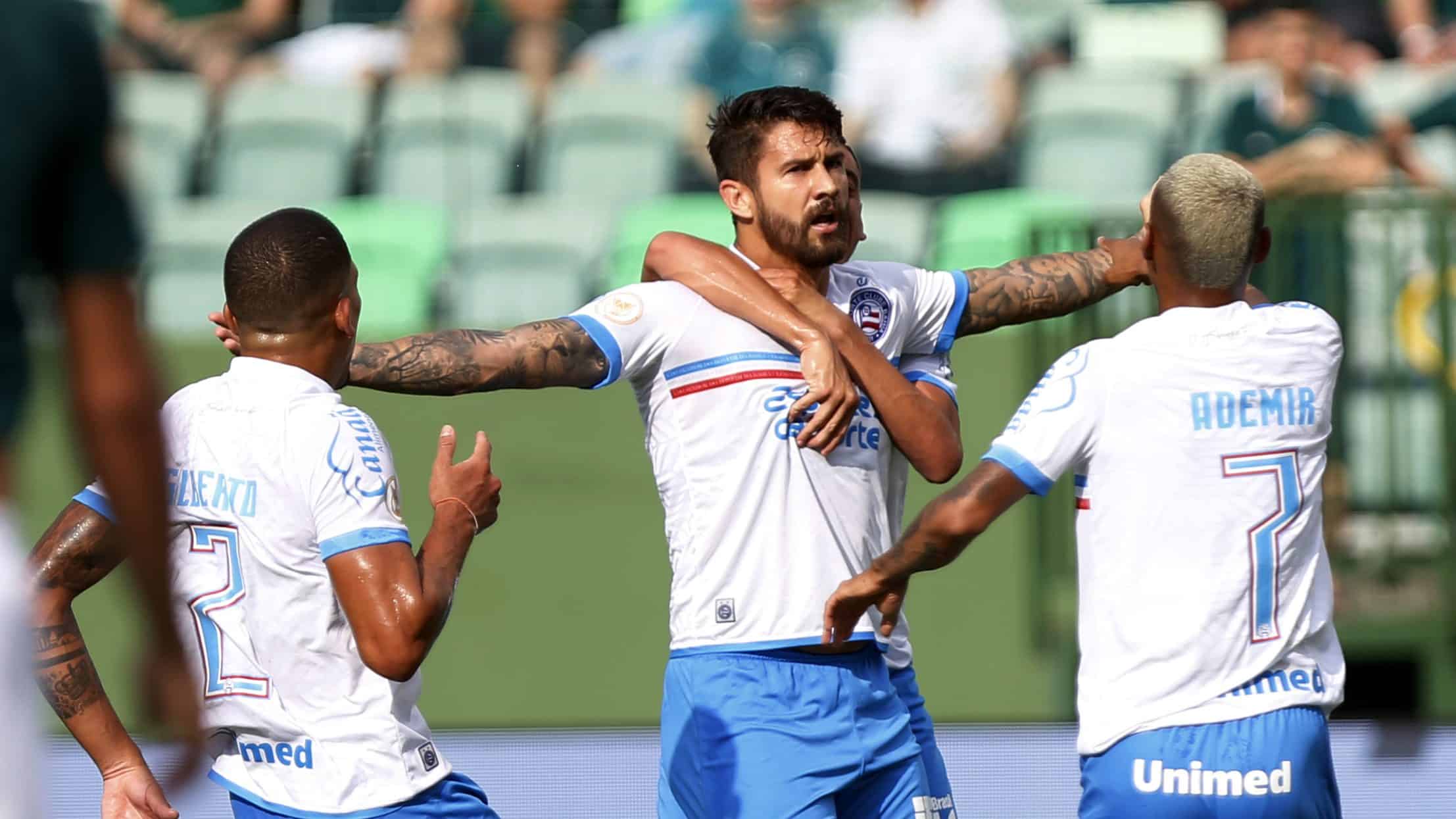 Com gola&ccedil;o inusitado, hat-trick e reviravoltas, Bahia vence Goi&aacute;s em jogo de tirar o f&ocirc;lego