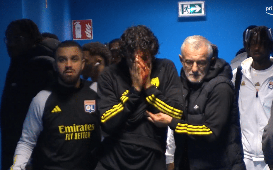 &Ocirc;nibus do Lyon &eacute; atacado com pedras em Marselha e Grosso fica ferido por estilha&ccedil;os