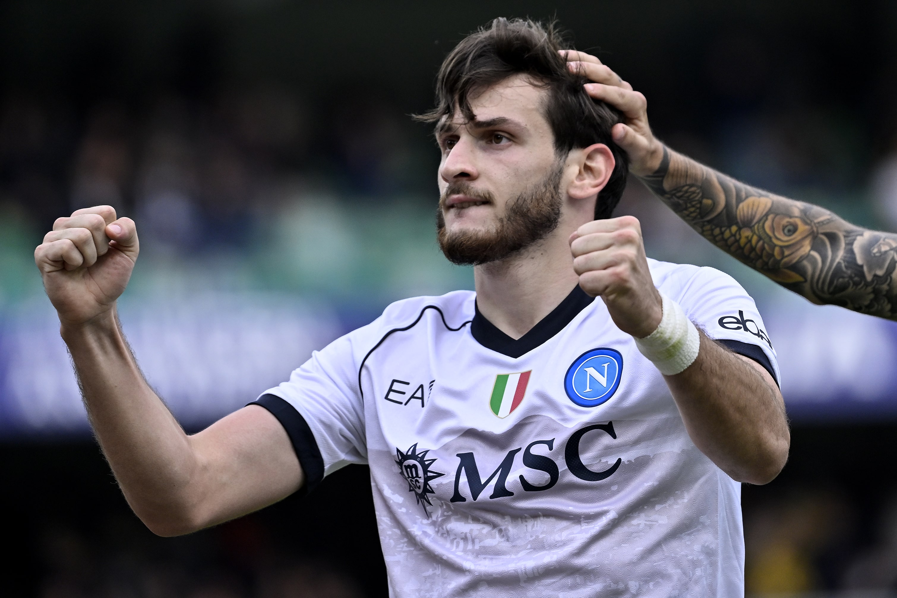 Kvarat&shy;skhelia e Politano brilham na aus&ecirc;ncia de Osimhen e Napoli volta a vencer